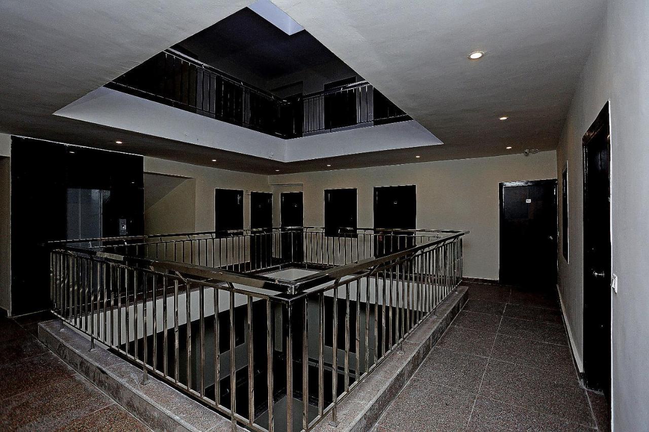 Oyo 12171 Hotel Sky View Gurgaon Bagian luar foto